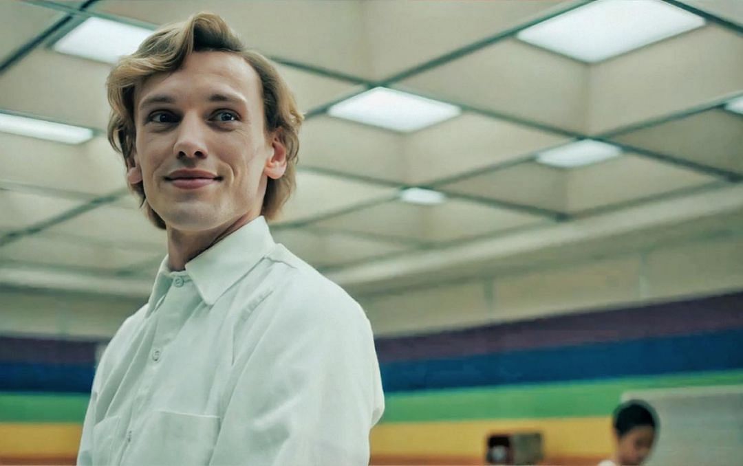 Who plays 001 in Stranger Things?